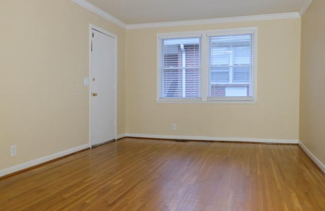 1002 Clifton Ln Gallery 2