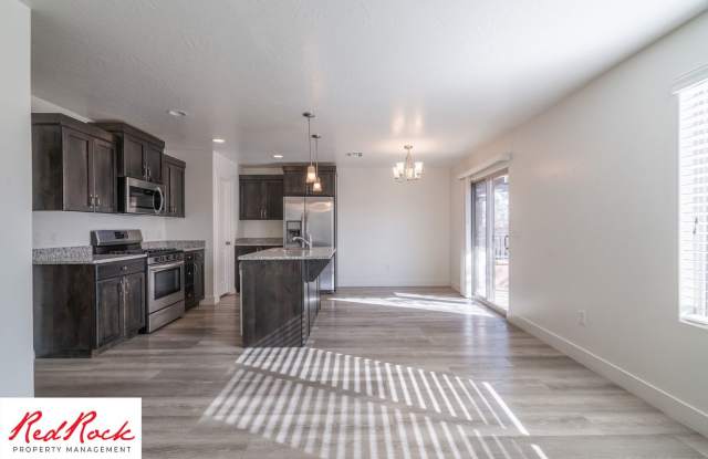 Gorgeous 4 Bedroom Desert Bluff Townhome! photos photos