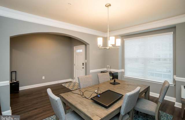 5571 SADDLEBROOK COURT Gallery 3