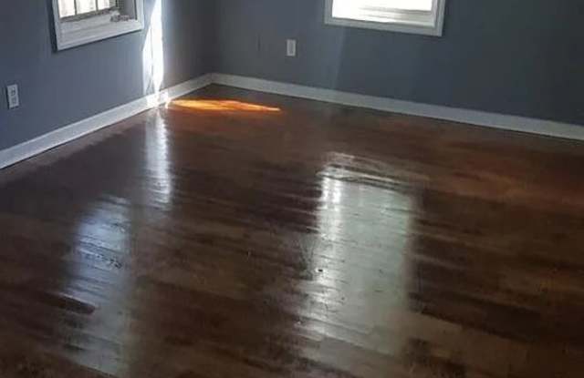 Room in 3 Bedroom Home at Ridge Ave NW Gallery 3