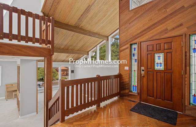 Cooper Mountain 5BR Custom Home with Vaulted Cedar Ceilings & View Deck! Gallery 4