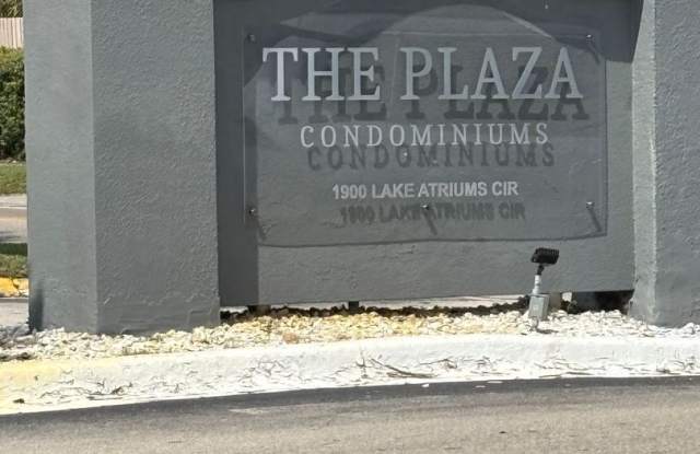 1/1 Condo available on Plaza. Close to Mall at Millenia, Orlando photos photos