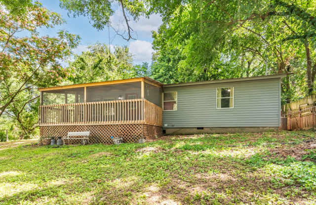 Cozy 2-Bedroom Retreat Near the Lake in Lowell photos photos