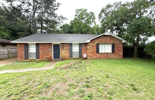 ** 4 Bed 2 Bath located off Wares Ferry Road **Call 334-366-9198 to schedule a self-showing photos photos