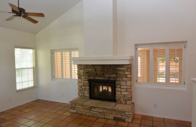 Beautiful Home in Southwest Visalia with Pool Gallery 3