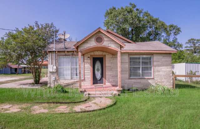 1736 Highway 75 N - 1736 Texas Highway 75, Walker County, TX 77320