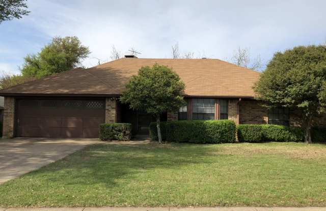 AVAILABLE NOW 3 Bedroom 2 Bath Home in Benbrook - 221 Pebblestone Drive, Benbrook, TX 76126