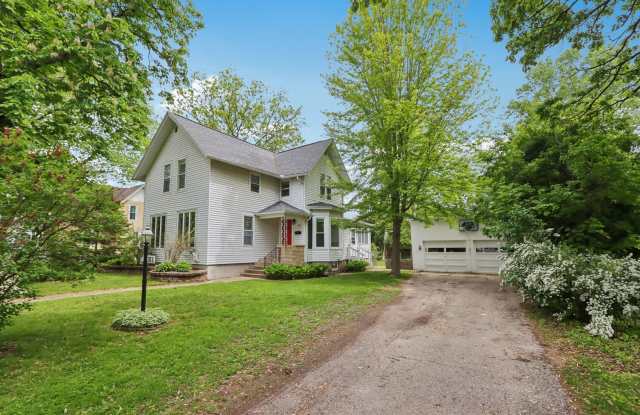 Charming 3-Bedroom Home for Rent in Lake Mills photos photos