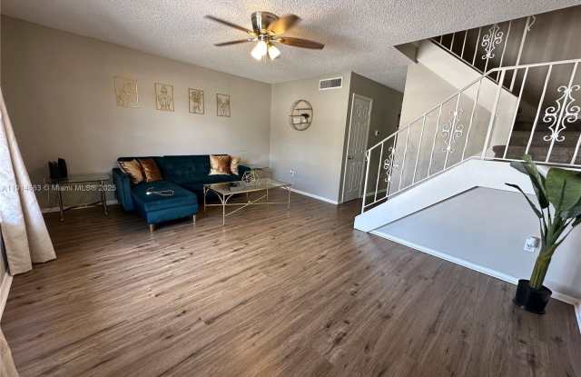 6060 Village Circle Gallery 4