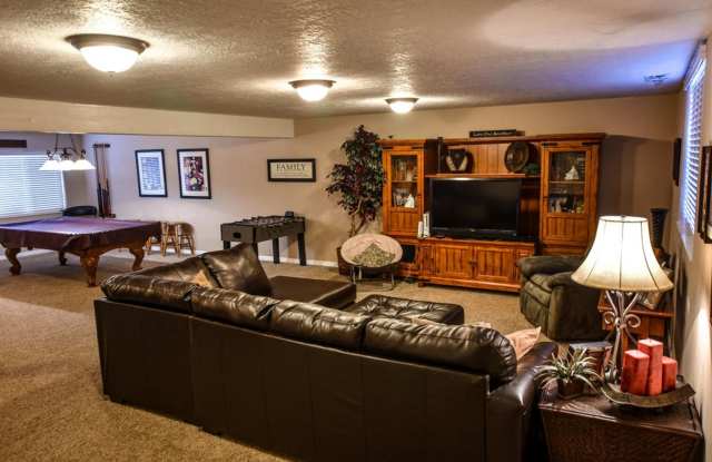 5 Bedroom Home With Lots Of Space! Gallery 3