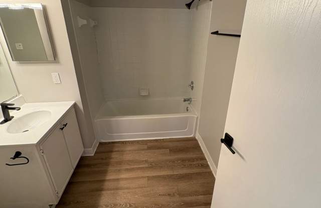 The Landings at Steele Creek Apartments Gallery 1