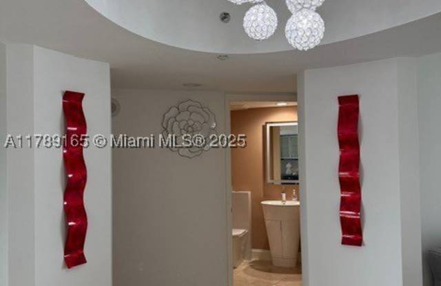 18911 Collins Ave Gallery 3