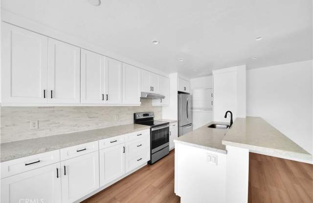 1024 W Balboa Boulevard - 1024 West Balboa Boulevard, Newport Beach, CA 92661