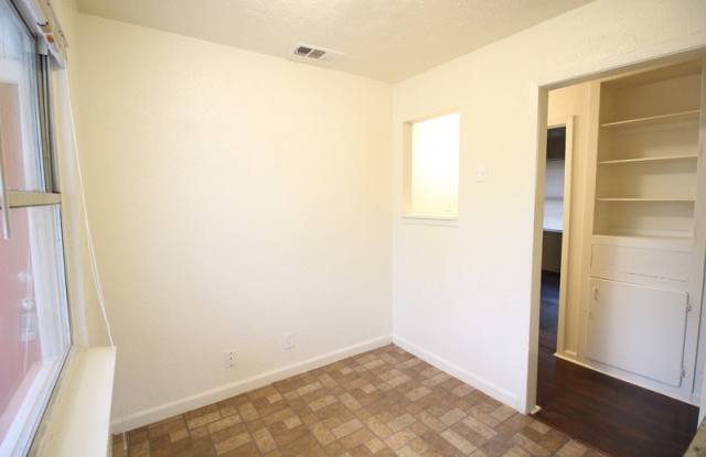 1328 Woodcrest Dr Gallery 4