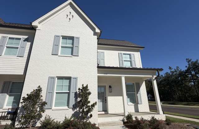 3BD/3.5BA End Unit in Patterson Place! Gallery 1
