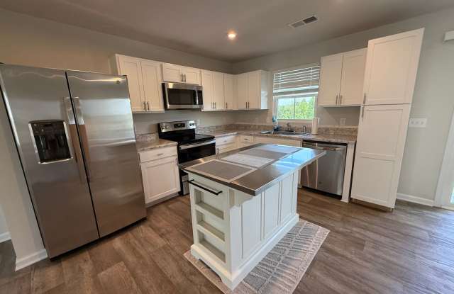 3/2.5 Townhome Available Now in Simpsonville! Gallery 4