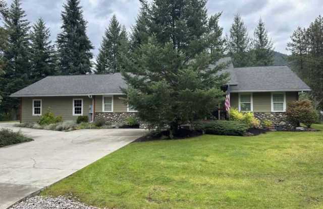 741 Trestle Creek Drive Gallery 1