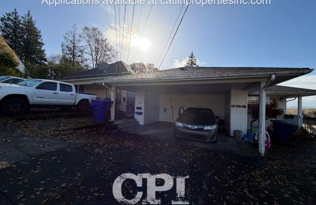 704 1/2 Academy St. - 704 Academy Street, Kelso, WA 98626