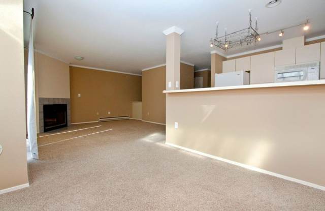 2-Bed, 2-Bath Ideally Located Redmond Condo w/ Private Balcony! Gallery 3