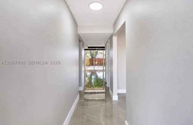 14124 Kendale Lakes Cir Gallery 3