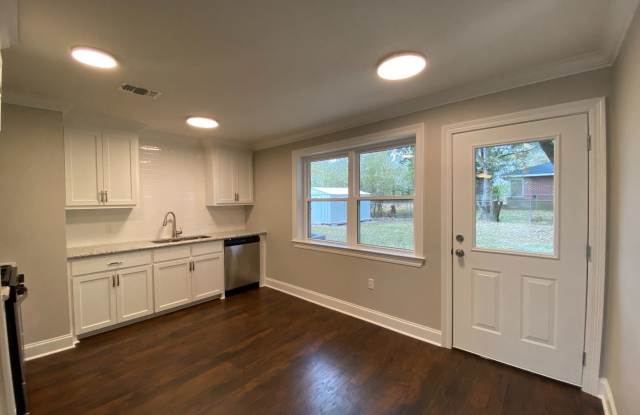 7518 Meadow Park Ave. Gallery 3