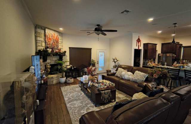 Elegant 4 bedroom, 2 bath home In The Trails COMING SOON! Gallery 3