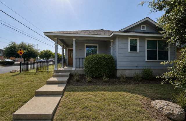 4 Bed House - North of UT Campus photos photos