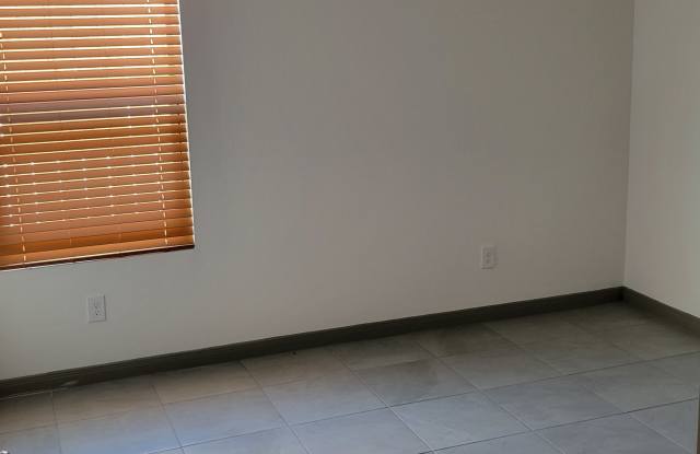 1305 E Hibiscus Ave Gallery 4