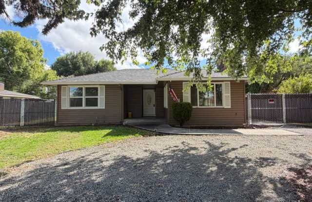 RENOVATED 3-BEDROOM HOME WITH FLEX SPACE, GARAGE & HUGE FENCED YARD Gallery 1
