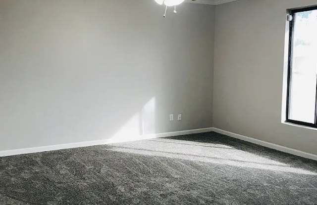5812 North 22nd Drive Gallery 3