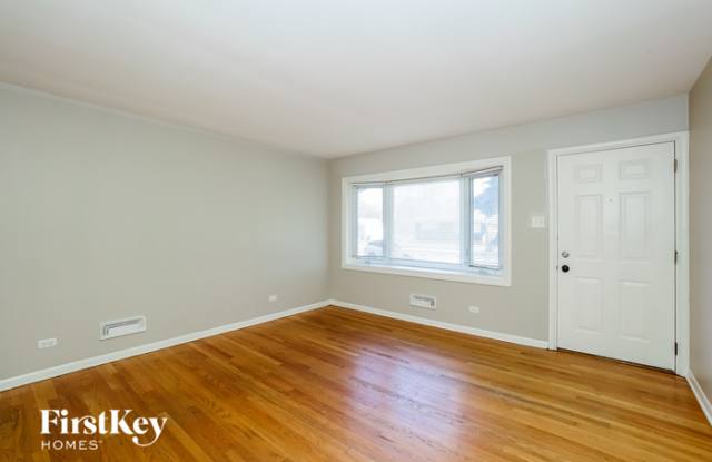 17422 Community Street Gallery 3