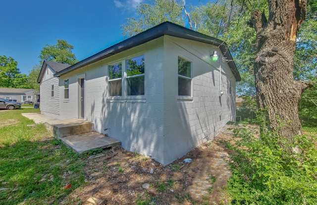 Newly Remodeled FOUR bedroom home in Spencer! FOR RENT! Gallery 3