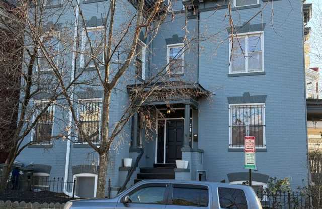 LARGE Updated 5 bedrooms 2.5 Baths - Custom Renovations - Great Location! photos photos