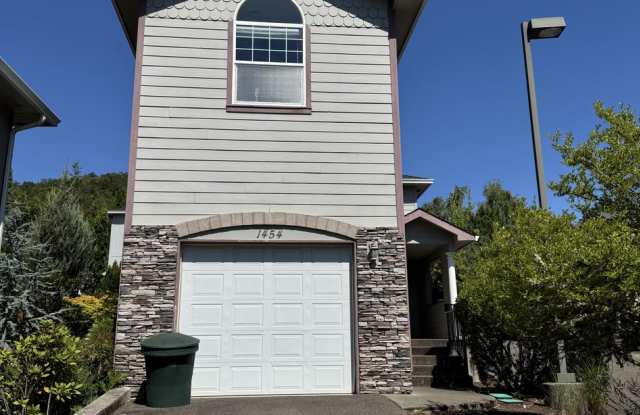 3 Bedroom 2.5 Bath in Four Seasons HOA photos photos