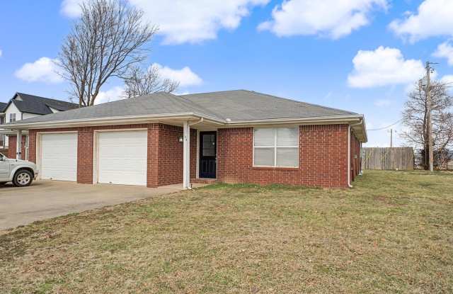 Welcome to this charming 2-bedroom, 2-bathroom home - 194 Hall Drive, Pea Ridge, AR 72751
