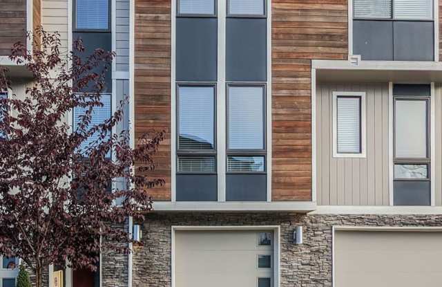 **Move-In Special** Fully upgraded 3 bed 2.5 bath townhome w/ 2 car tandem garage - 12718 35th Avenue Southeast, Eastmont, WA 98208 **Move-In Special** Fully upgraded 3 bed 2.5 bath townhome w/ 2 car tandem garage - 12718 35th Avenue Southeast, Eastmont, WA 98208