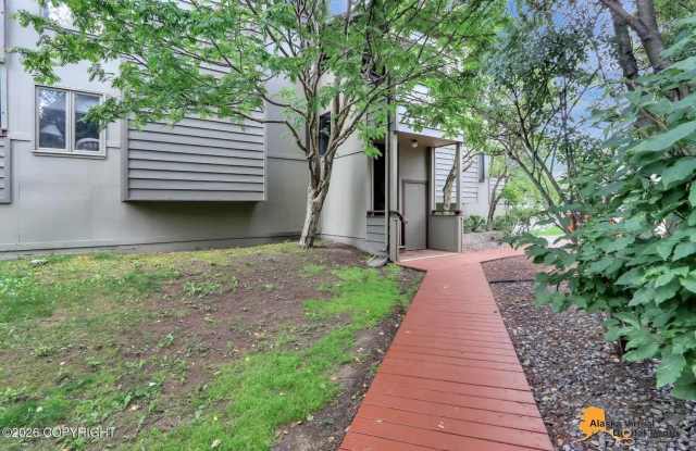 RARE FIND! Amazing 2 bed/2 bath Condo w/ in unit laundry + garage in highly requested neighborhood Gallery 3