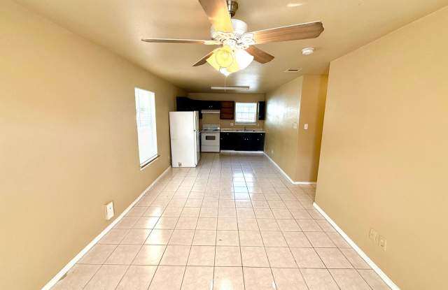 **APPLICATION RECEIVED** *MOVE IN SPECIAL* Charming 3-Bedroom Home Near St. Mary’s University & Loop 410 Gallery 3