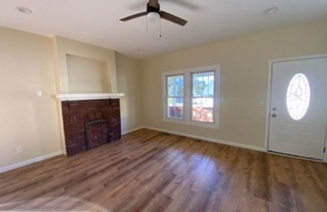 3 bedroom in historic West Burlington Gallery 4