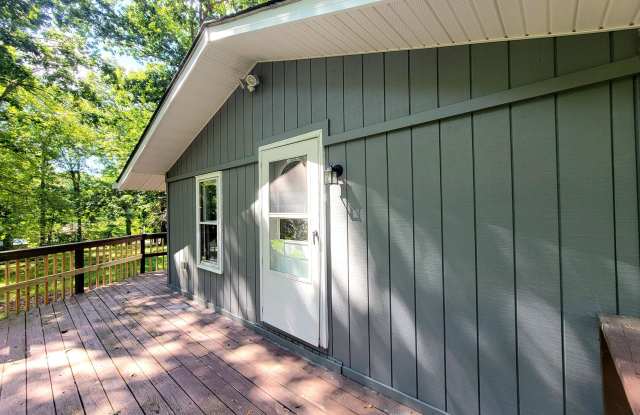 6046 LITTLE BEAR Lane Gallery 1