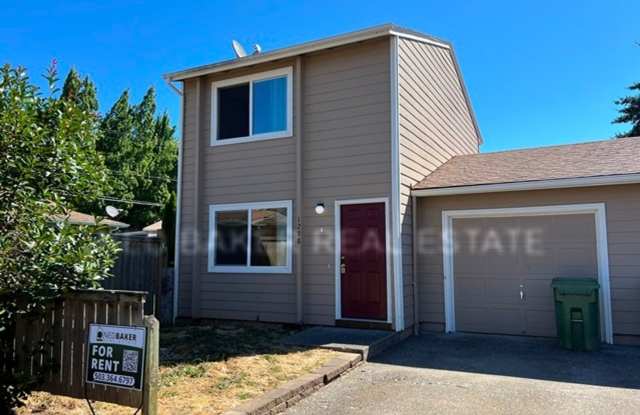 2Bd/1.5Ba Two Story Townhouse - Available to View! Gallery 1