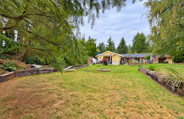 1BR/1BA with Hot Tub and Large Yard Gallery 4