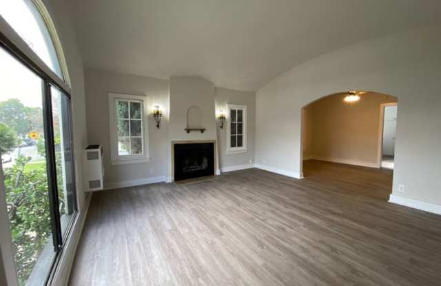 837 N. Martel Ave. Gallery 3