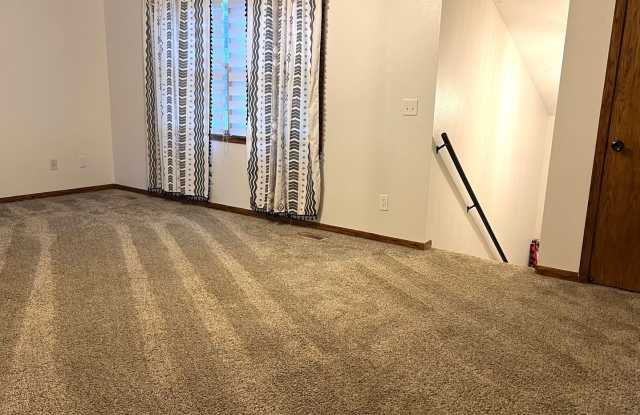 Spacious 5BR House in Lincoln Gallery 3