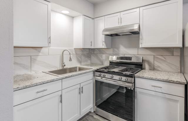 107 W Groves St photos photos