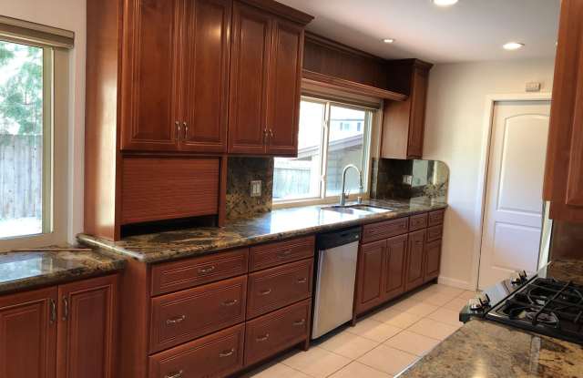 7527 Melotte St. Gallery 4