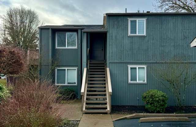 Available Now! 2 Bedroom ~ 1 Bathroom Condo in Ashrbrook Village photos photos