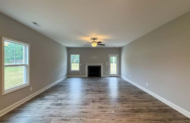 Beautiful 4 Bed 2 Bath Home in Fayetteville Gallery 3