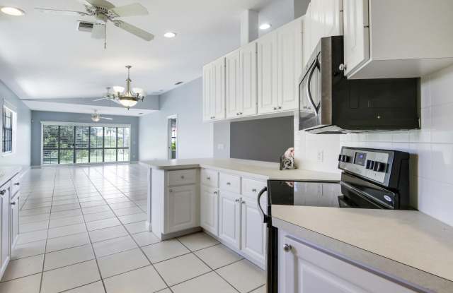 10870 SW Dardanelle Drive Gallery 4
