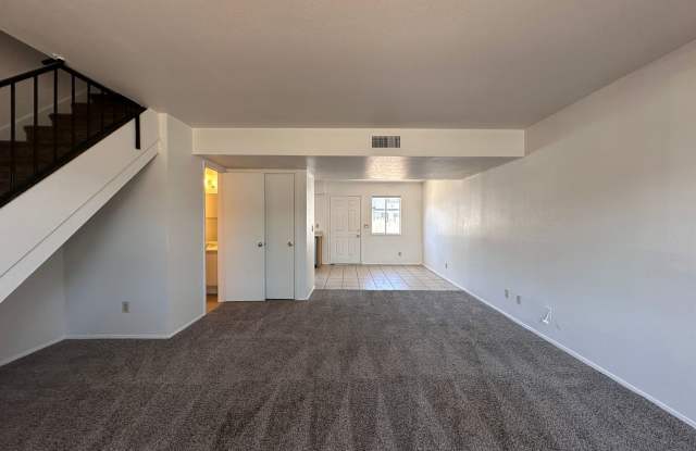 2 BED 2 BATH TOWNHOME NEAR THE I-15 AND CHEYENNE Gallery 3